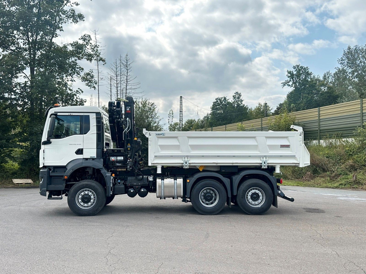 MAN TGS 28.440 6x4-4/3-Seiten- Kipper / Hiab 138-3 - Camión volquete, Camión grúa: foto 4 MAN TGS 28.440 6x4-4/3-Seiten- Kipper / Hiab 138-3 - Camión volquete, Camión grúa: foto 4