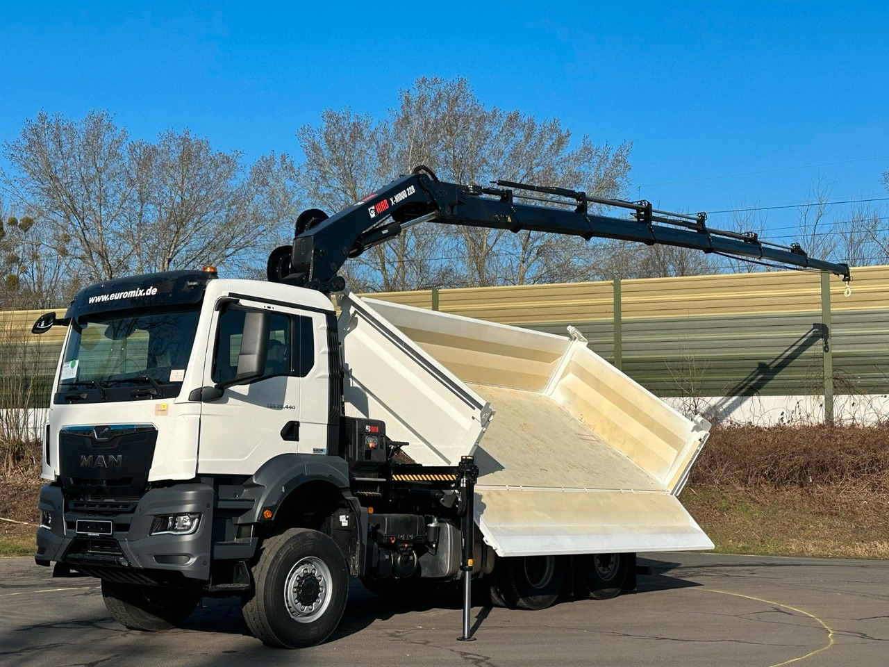 MAN TGS 28.440 6x4-4/3-Seiten- Kipper / Hiab 228-6 - Camión volquete, Camión grúa: foto 2 MAN TGS 28.440 6x4-4/3-Seiten- Kipper / Hiab 228-6 - Camión volquete, Camión grúa: foto 2