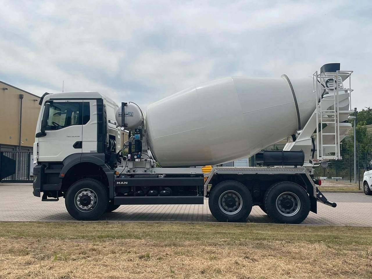 MAN TGS 33.440 / 6X6 Euro6e Euromix MTP EM 7 L - Camión hormigonera: foto 4 MAN TGS 33.440 / 6X6 Euro6e Euromix MTP EM 7 L - Camión hormigonera: foto 4