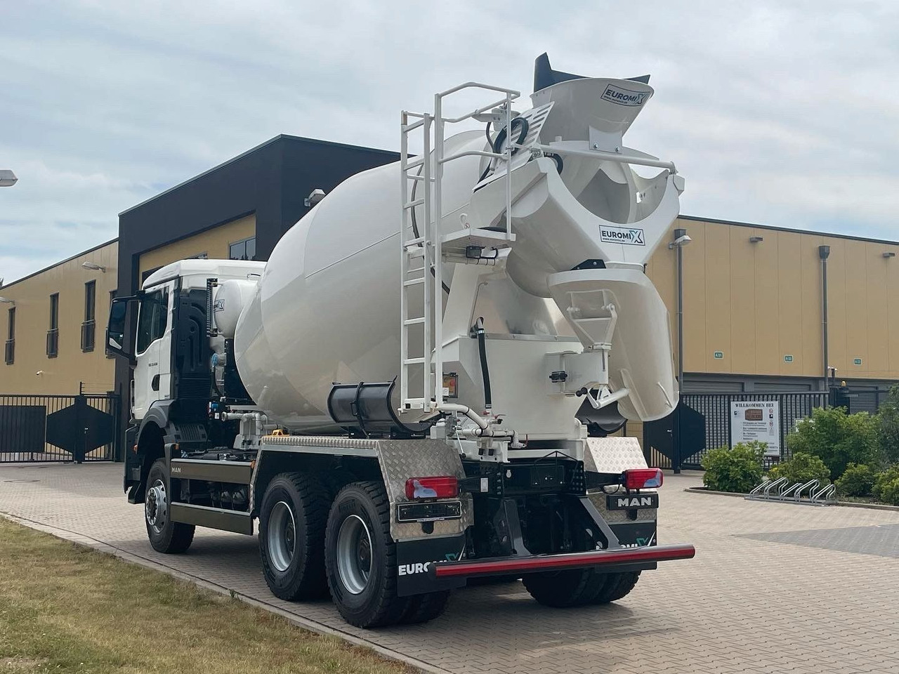 MAN TGS 33.440 / 6X6 Euro6e Euromix MTP EM 7 L - Camión hormigonera: foto 5 MAN TGS 33.440 / 6X6 Euro6e Euromix MTP EM 7 L - Camión hormigonera: foto 5