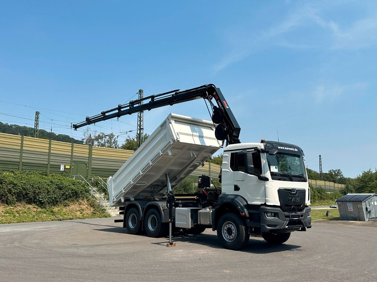 MAN TGS 33.440 6x4 /3-Seiten- Kipper / HIAB 228-6 - Camión volquete, Camión grúa: foto 1 MAN TGS 33.440 6x4 /3-Seiten- Kipper / HIAB 228-6 - Camión volquete, Camión grúa: foto 1