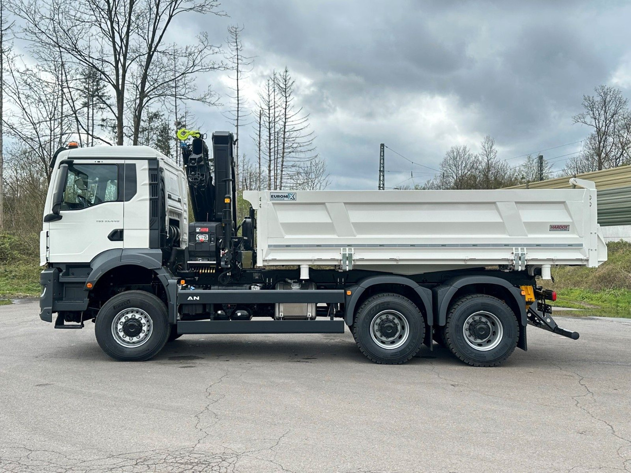 MAN TGS 33.440 6x6 /3-Seiten- Kipper / HIAB 228-4 - Camión volquete, Camión grúa: foto 4 MAN TGS 33.440 6x6 /3-Seiten- Kipper / HIAB 228-4 - Camión volquete, Camión grúa: foto 4