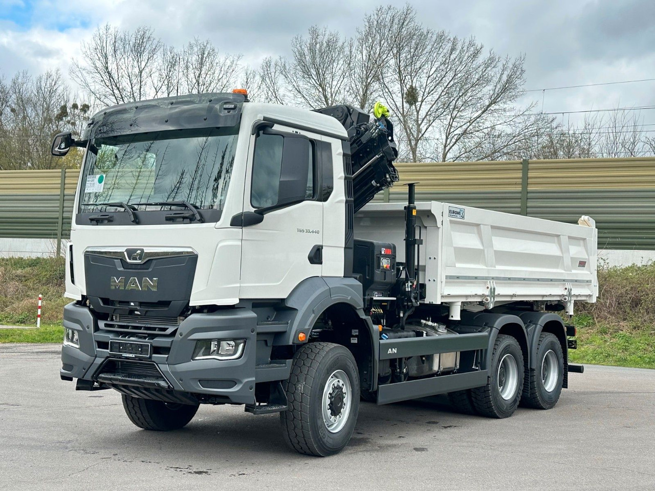 MAN TGS 33.440 6x6 /3-Seiten- Kipper / HIAB 228-4 - Camión volquete, Camión grúa: foto 2 MAN TGS 33.440 6x6 /3-Seiten- Kipper / HIAB 228-4 - Camión volquete, Camión grúa: foto 2