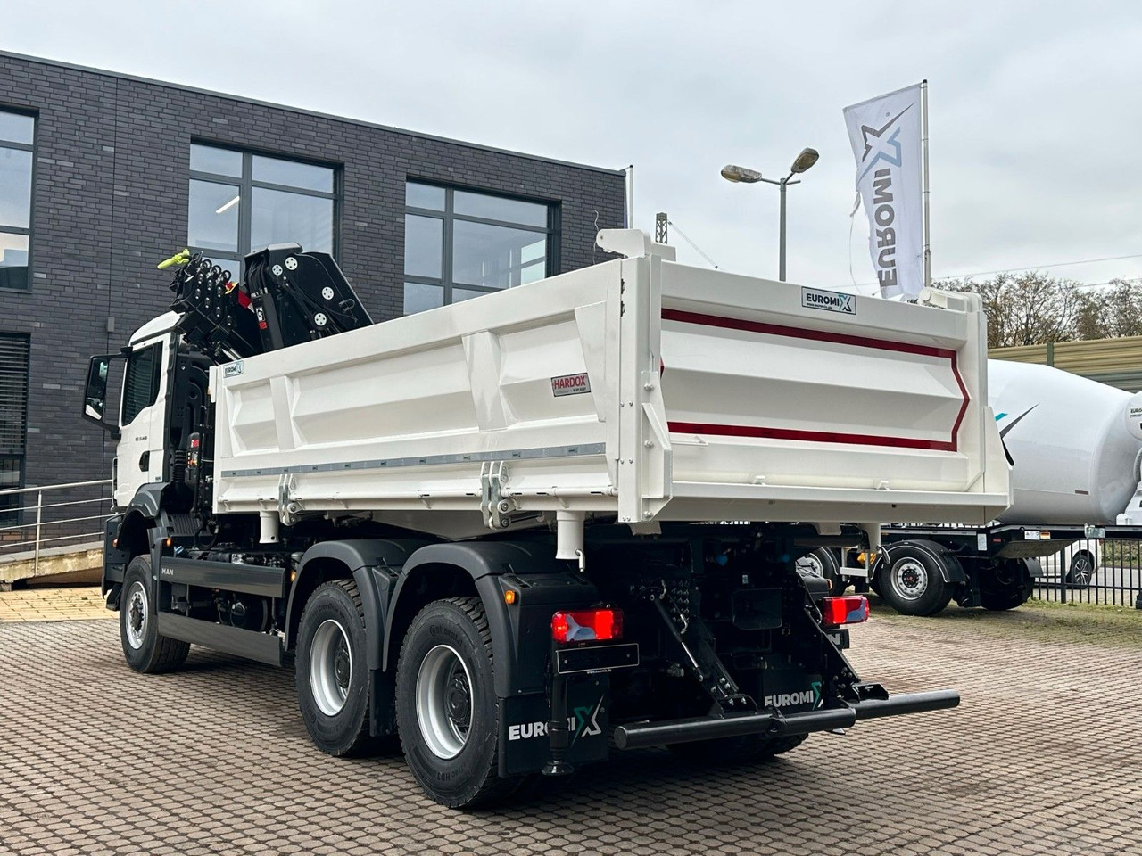 MAN TGS 33.440 6x6 /3-Seiten- Kipper / Kran HIAB 302 - Camión volquete, Camión grúa: foto 3 MAN TGS 33.440 6x6 /3-Seiten- Kipper / Kran HIAB 302 - Camión volquete, Camión grúa: foto 3