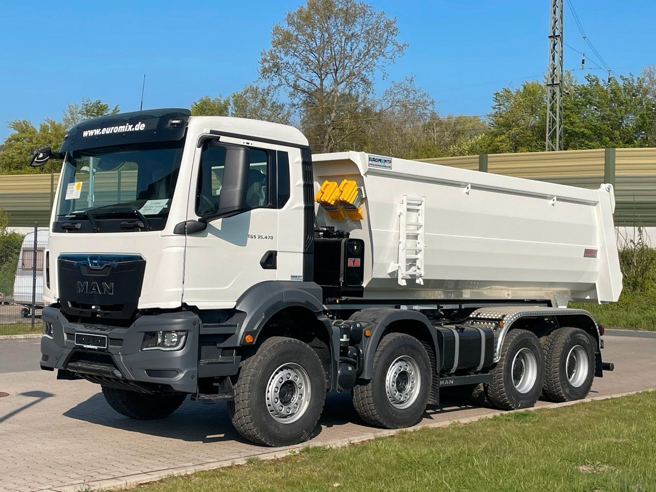 MAN TGS 35.470 BB 8X4 Mulden Kipper 10X Vorhanden - Camión volquete: foto 3 MAN TGS 35.470 BB 8X4 Mulden Kipper 10X Vorhanden - Camión volquete: foto 3