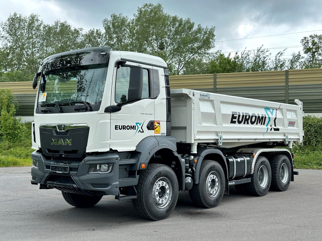MAN TGS 35.480 8x4 EuromixMTP 2-Seiten-Kipper - Camión volquete: foto 3 MAN TGS 35.480 8x4 EuromixMTP 2-Seiten-Kipper - Camión volquete: foto 3