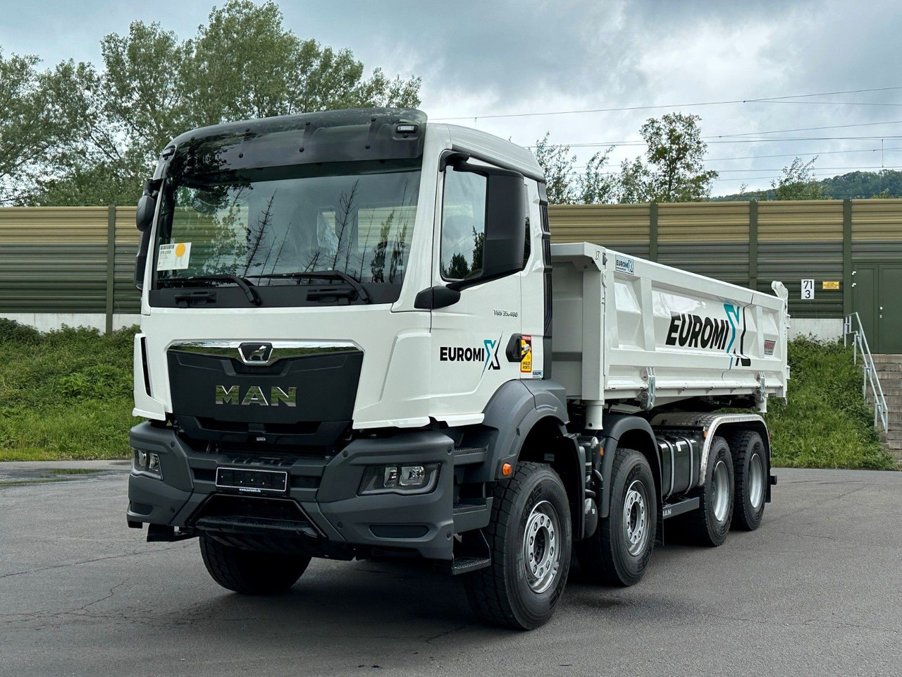 MAN TGS 35.480 8x4 EuromixMTP 2-Seiten-Kipper - Camión volquete: foto 2 MAN TGS 35.480 8x4 EuromixMTP 2-Seiten-Kipper - Camión volquete: foto 2