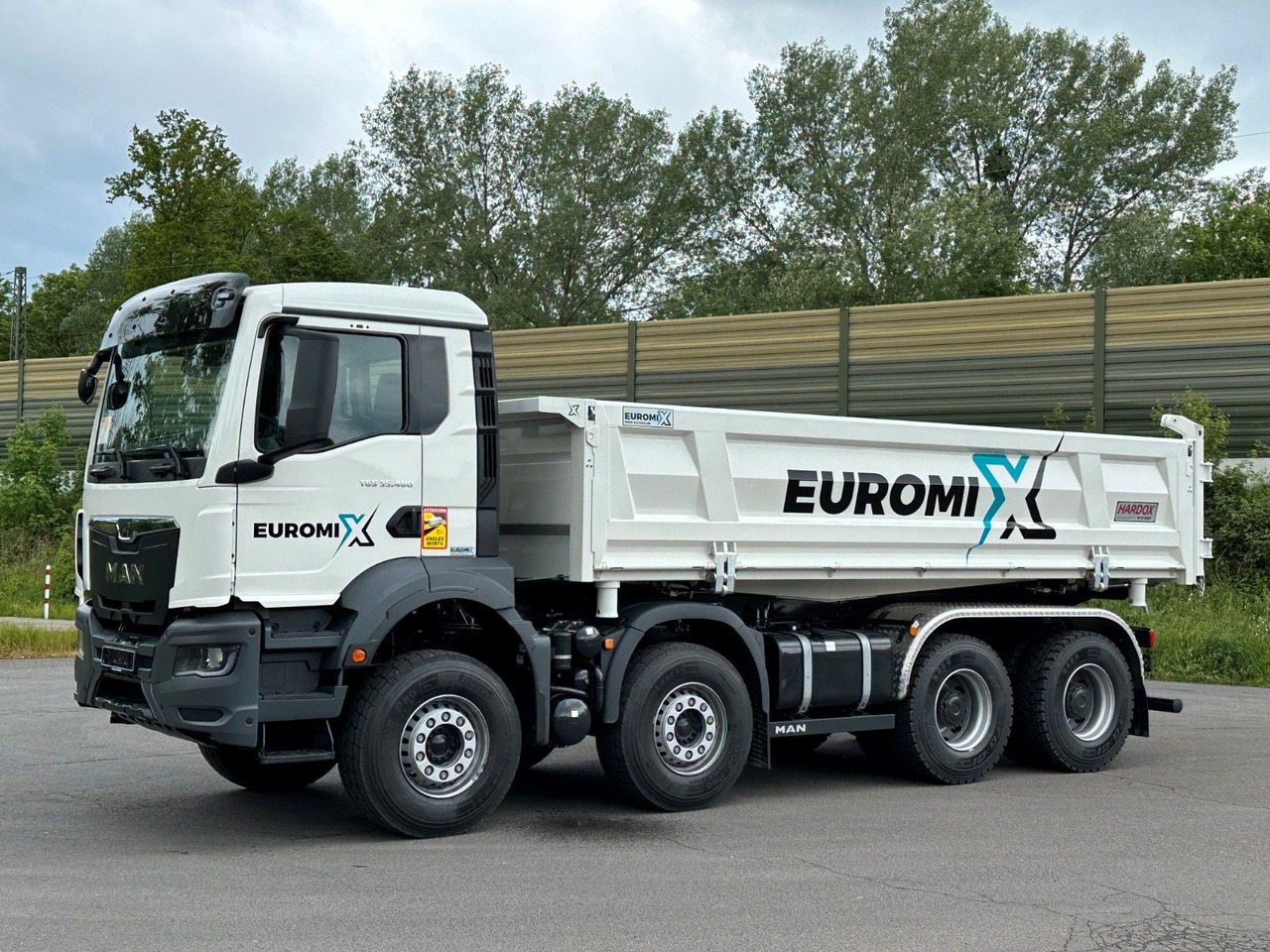 MAN TGS 35.480 8x4 EuromixMTP 2-Seiten-Kipper - Camión volquete: foto 1 MAN TGS 35.480 8x4 EuromixMTP 2-Seiten-Kipper - Camión volquete: foto 1