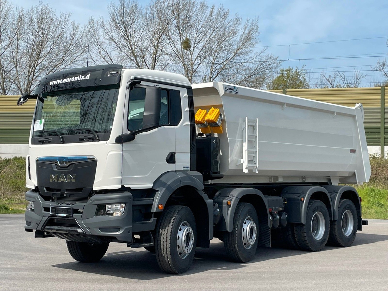 MAN TGS 41.400 8x4 / EUROMIX MTP 20m³/ EURO2 Kipper - Camión volquete: foto 2 MAN TGS 41.400 8x4 / EUROMIX MTP 20m³/ EURO2 Kipper - Camión volquete: foto 2