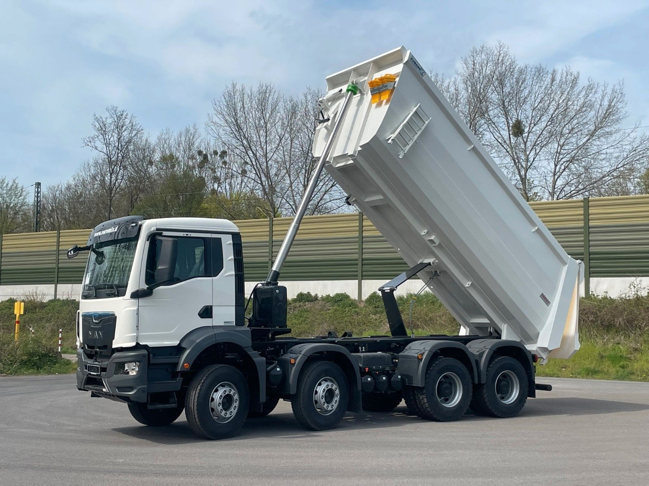 MAN TGS 41.400 8x4 / EUROMIX MTP 20m³/ EURO2 Kipper - Camión volquete: foto 1 MAN TGS 41.400 8x4 / EUROMIX MTP 20m³/ EURO2 Kipper - Camión volquete: foto 1