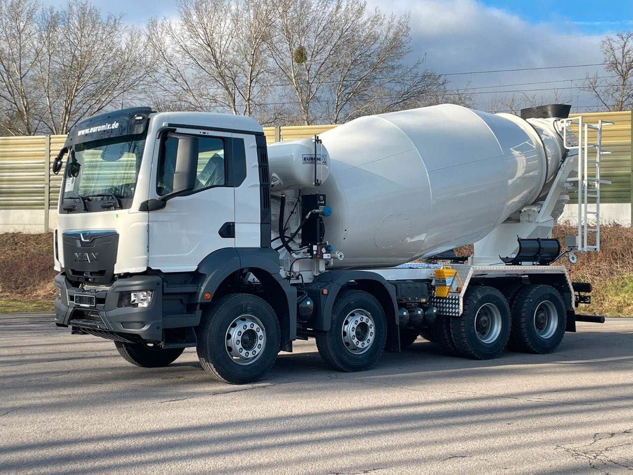 MAN TGS 41.400 8x4 / EuromixMTP EM 12m³ R / EURO 2 - Camión hormigonera: foto 4 MAN TGS 41.400 8x4 / EuromixMTP EM 12m³ R / EURO 2 - Camión hormigonera: foto 4