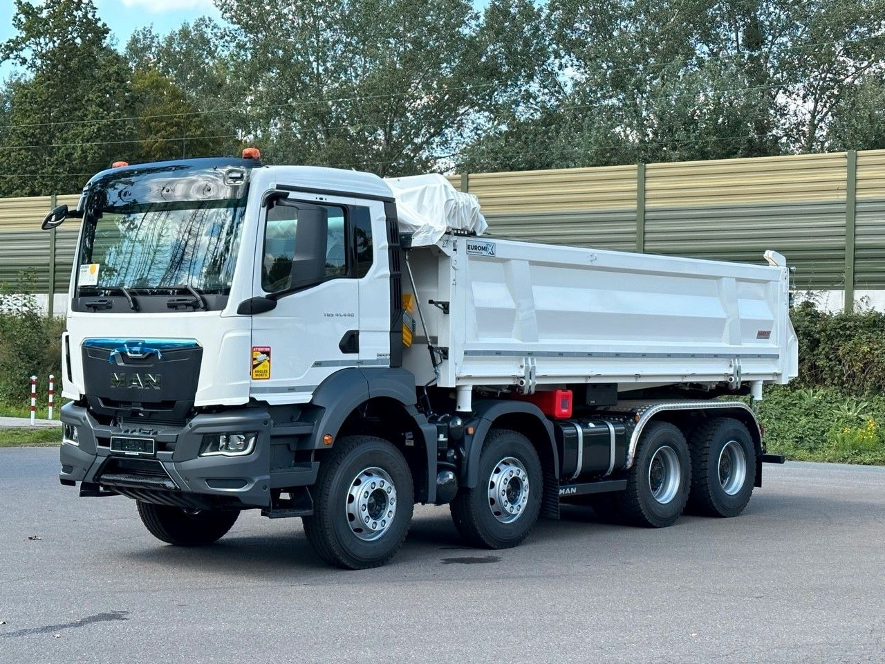 MAN TGS 41.440 8x4 EuromixMTP 3-Seiten-Kipper - Camión volquete: foto 2 MAN TGS 41.440 8x4 EuromixMTP 3-Seiten-Kipper - Camión volquete: foto 2