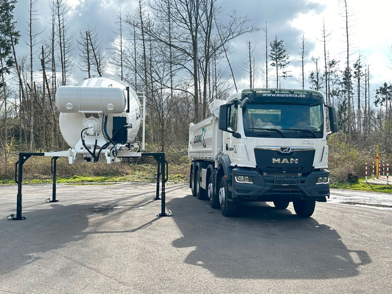 MAN TGS 41.440 8x4 WECHSELSYSTEM KIPPER+MISCHER - Camión volquete: foto 4 MAN TGS 41.440 8x4 WECHSELSYSTEM KIPPER+MISCHER - Camión volquete: foto 4