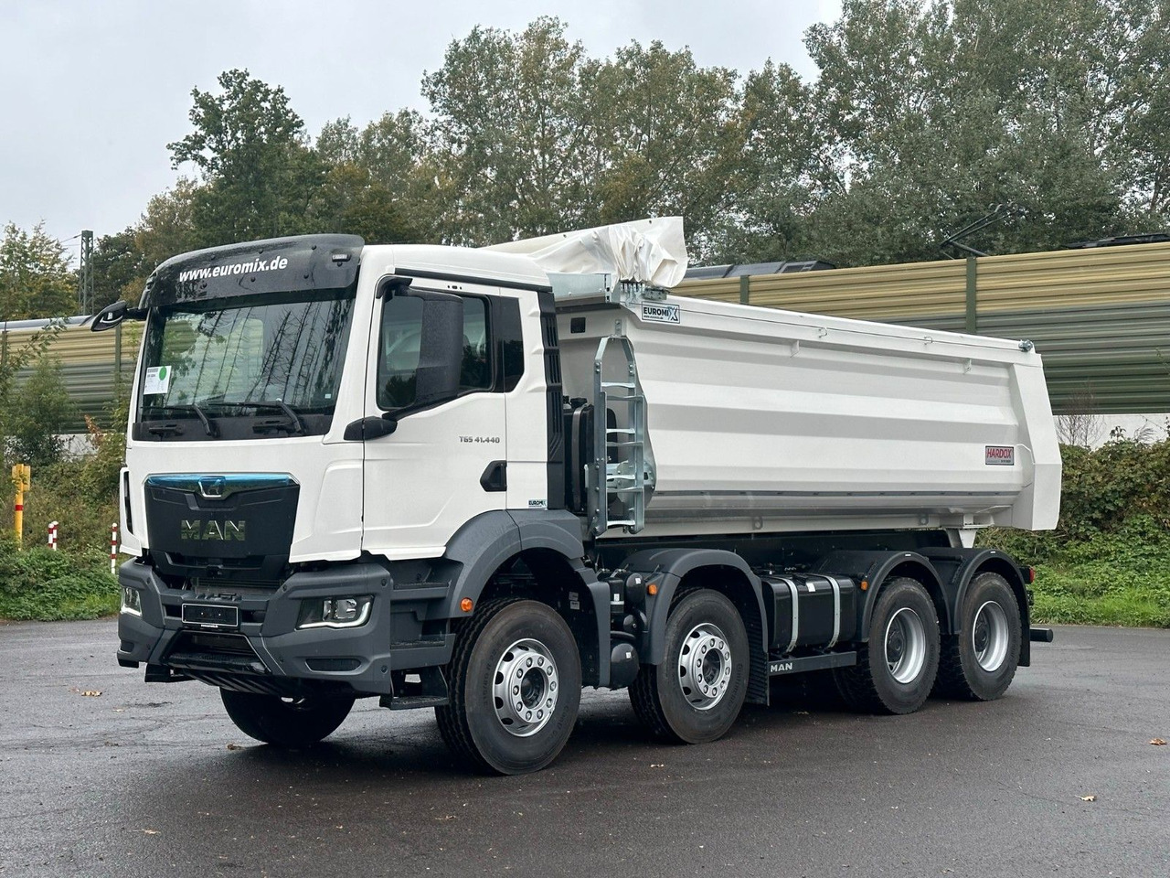 MAN TGS 41.440 BB 8X4 Euromix Mulden Kipper HARDOX - Camión volquete: foto 2 MAN TGS 41.440 BB 8X4 Euromix Mulden Kipper HARDOX - Camión volquete: foto 2