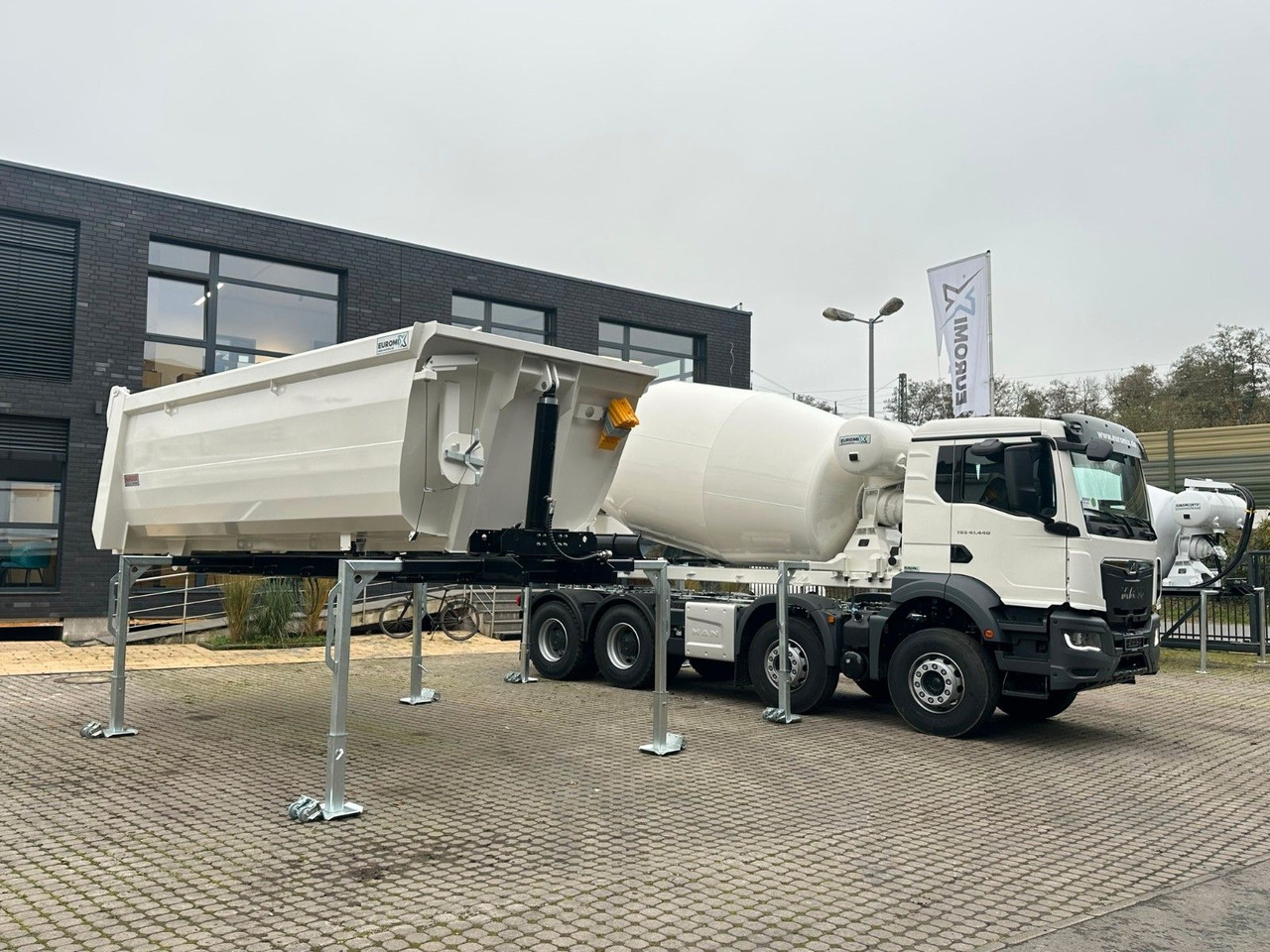 MAN TGS 41.480 8x4 WECHSELSYSTEM KIPPER+MISCHER - Camión volquete: foto 3 MAN TGS 41.480 8x4 WECHSELSYSTEM KIPPER+MISCHER - Camión volquete: foto 3