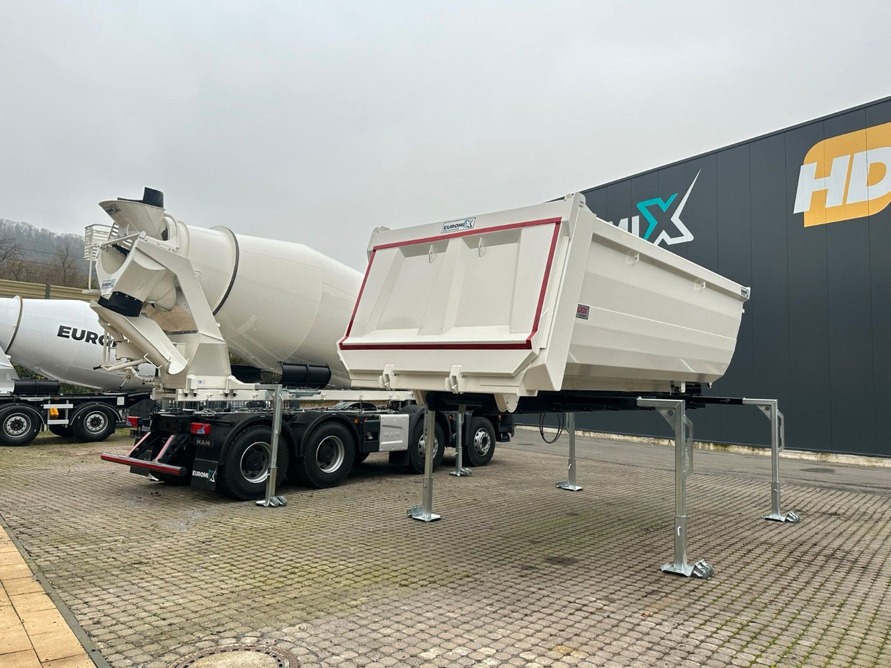 MAN TGS 41.480 8x4 WECHSELSYSTEM KIPPER+MISCHER - Camión volquete: foto 4 MAN TGS 41.480 8x4 WECHSELSYSTEM KIPPER+MISCHER - Camión volquete: foto 4