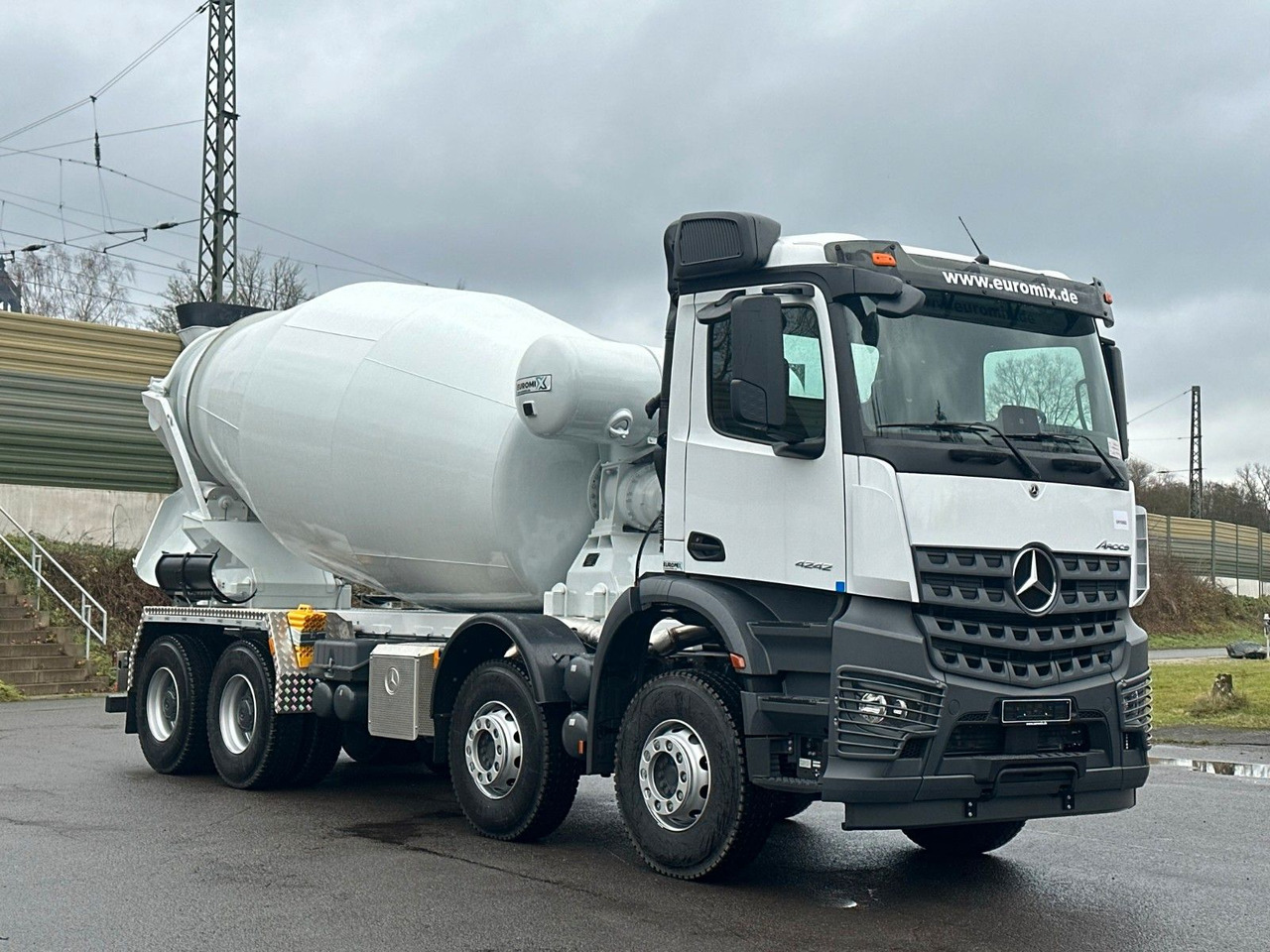 Mercedes-Benz AROCS 5 4242 8x4 Euro5 EuromixMTP EM 12m R - Camión hormigonera: foto 1 Mercedes-Benz AROCS 5 4242 8x4 Euro5 EuromixMTP EM 12m R - Camión hormigonera: foto 1