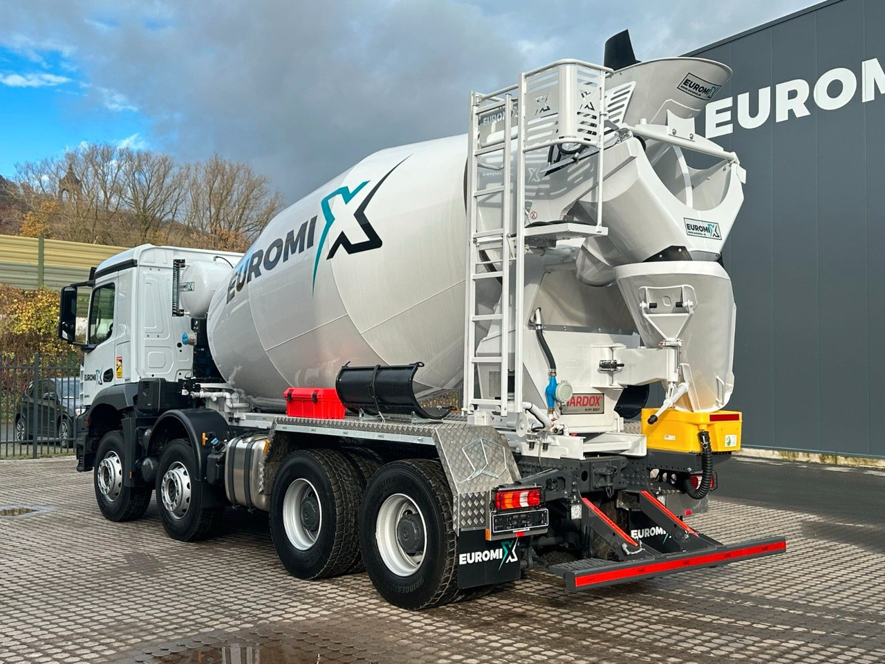 Mercedes-Benz Arocs 5 3540 8x4 EURO 6e EuromixMTP EM 9 L - Camión hormigonera: foto 4 Mercedes-Benz Arocs 5 3540 8x4 EURO 6e EuromixMTP EM 9 L - Camión hormigonera: foto 4