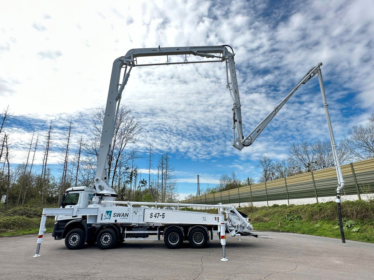 Mercedes-Benz Arocs 5 4542 8x4 SWAN TSP 47-5 160RZ ( 47m ) - Camión bomba de hormigón: foto 5 Mercedes-Benz Arocs 5 4542 8x4 SWAN TSP 47-5 160RZ ( 47m ) - Camión bomba de hormigón: foto 5