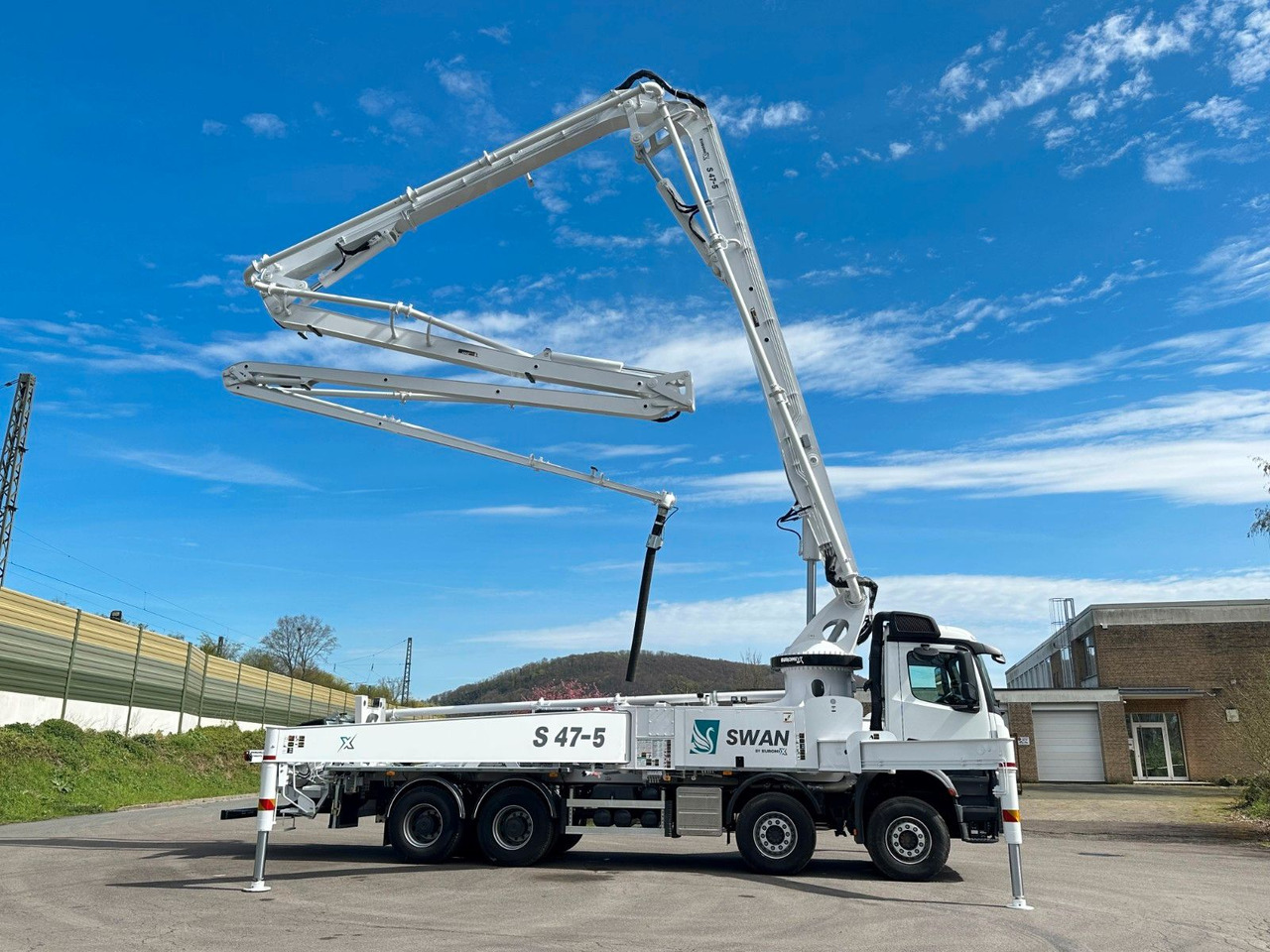 Mercedes-Benz Arocs 5 4542 8x4 SWAN TSP 47-5 160RZ ( 47m ) - Camión bomba de hormigón: foto 2 Mercedes-Benz Arocs 5 4542 8x4 SWAN TSP 47-5 160RZ ( 47m ) - Camión bomba de hormigón: foto 2
