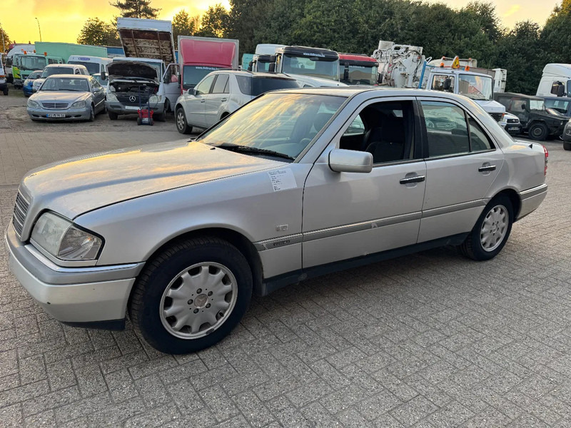 Mercedes-Benz C-Klasse **C180-PETROL-AC** - Berlina: foto 1 Mercedes-Benz C-Klasse **C180-PETROL-AC** - Berlina: foto 1