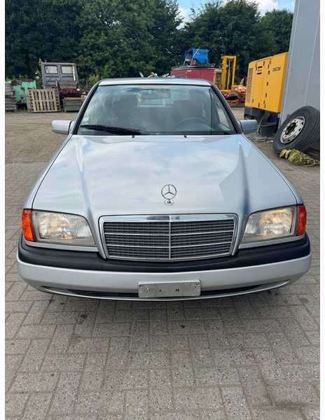 Mercedes-Benz C-Klasse **C250DIESEL+AIRCO** - Berlina: foto 2 Mercedes-Benz C-Klasse **C250DIESEL+AIRCO** - Berlina: foto 2