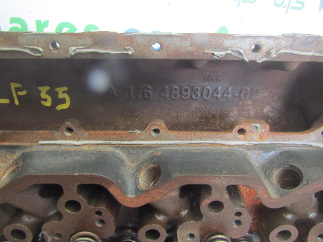 DAF LF 55 220/250 CYLINDER HEAD P/NO 4893044 / 140993 - Motor y piezas para Camión: foto 1 DAF LF 55 220/250 CYLINDER HEAD P/NO 4893044 / 140993 - Motor y piezas para Camión: foto 1