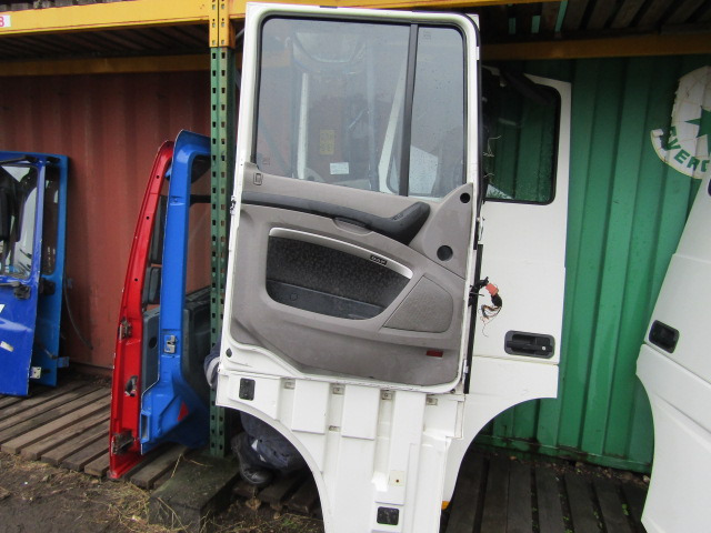 DAF XF 105 NEARSIDE (PASSENGER) COMPLETE DOOR - Cabina e interior para Camión: foto 3 DAF XF 105 NEARSIDE (PASSENGER) COMPLETE DOOR - Cabina e interior para Camión: foto 3
