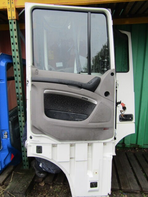 DAF XF 105 NEARSIDE (PASSENGER) COMPLETE DOOR - Cabina e interior para Camión: foto 4 DAF XF 105 NEARSIDE (PASSENGER) COMPLETE DOOR - Cabina e interior para Camión: foto 4