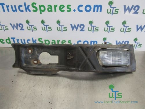 ISUZU N75 190 BUMPER / FOG LIGHT BRACKET – DRIVERS SIDE - Cabina e interior para Camión: foto 1 ISUZU N75 190 BUMPER / FOG LIGHT BRACKET – DRIVERS SIDE - Cabina e interior para Camión: foto 1