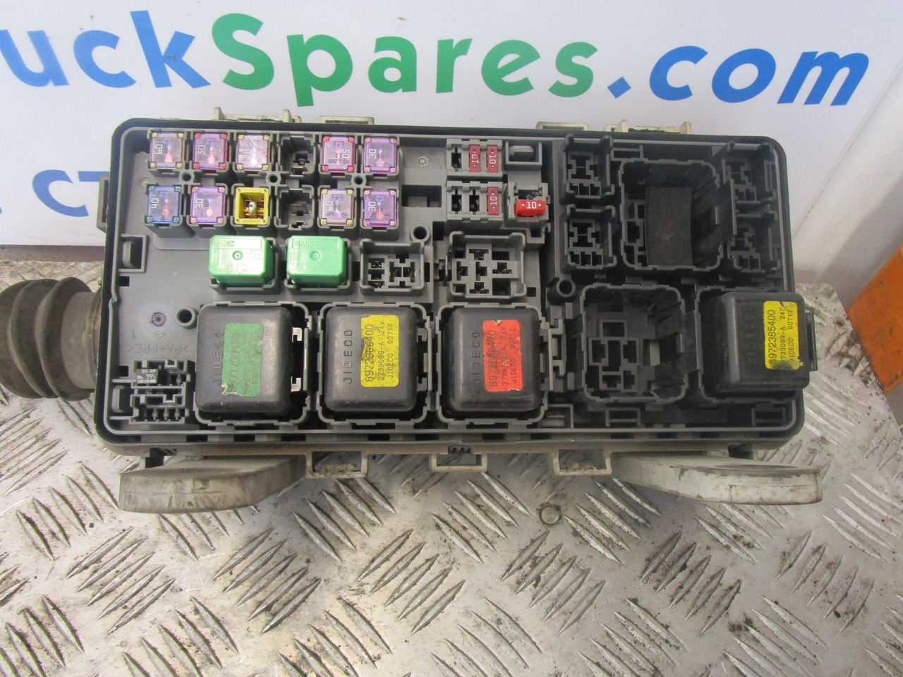 ISUZU N75 4HK1 FUSE BOARD/RELAYS (OUTER) - Cabina e interior para Camión: foto 1 ISUZU N75 4HK1 FUSE BOARD/RELAYS (OUTER) - Cabina e interior para Camión: foto 1