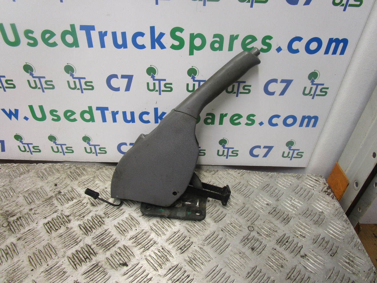 ISUZU N75 4HK1 HAND BRAKE LEVER - Cabina e interior para Camión: foto 1 ISUZU N75 4HK1 HAND BRAKE LEVER - Cabina e interior para Camión: foto 1