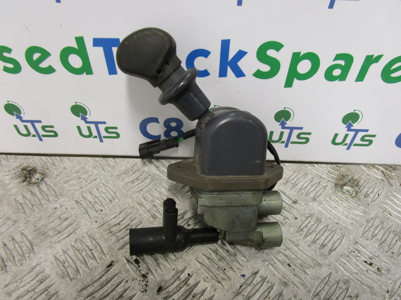 IVECO CURSOR/TREKKER HANDBRAKE CONTROL PPM94EY 14223 - Cabina e interior para Camión: foto 1 IVECO CURSOR/TREKKER HANDBRAKE CONTROL PPM94EY 14223 - Cabina e interior para Camión: foto 1