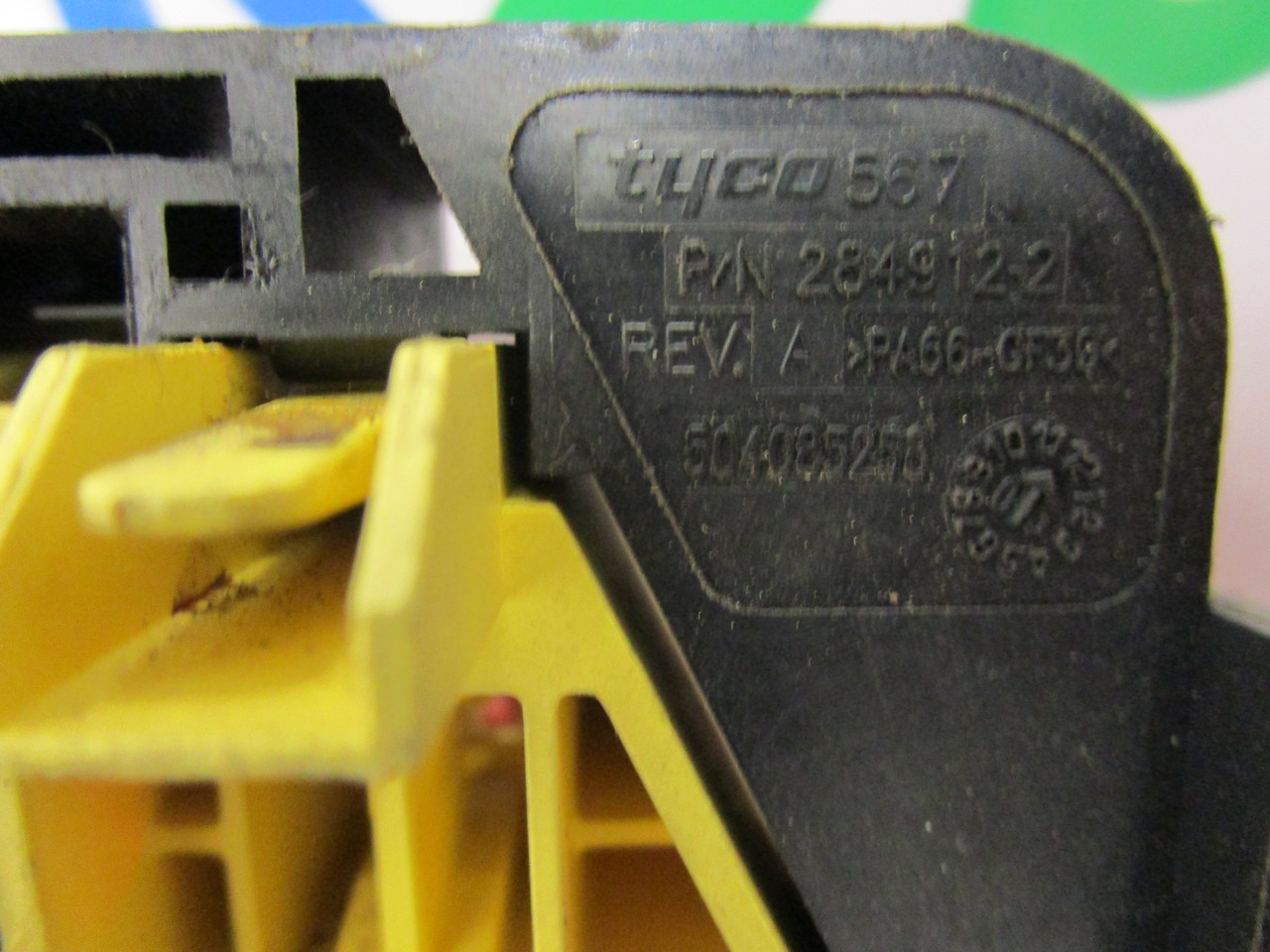 IVECO DAILY 3.0 FUSEBOARD P/NO 284912-2 - Sistema eléctrico para Camión: foto 2 IVECO DAILY 3.0 FUSEBOARD P/NO 284912-2 - Sistema eléctrico para Camión: foto 2