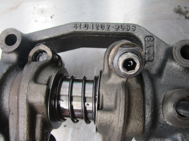 MAN TGL 7.5T ROCKER SHAFT & PUSHROD P/NO 51.04202-3083 - Motor y piezas para Camión: foto 3 MAN TGL 7.5T ROCKER SHAFT & PUSHROD P/NO 51.04202-3083 - Motor y piezas para Camión: foto 3