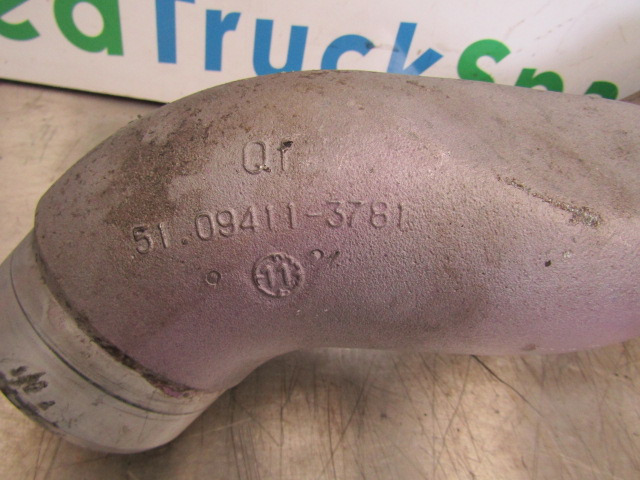 MAN TGS/TGX D2066 AIR INTAKE PIPE P/NO 51.09411-3781 - Motor y piezas para Camión: foto 2 MAN TGS/TGX D2066 AIR INTAKE PIPE P/NO 51.09411-3781 - Motor y piezas para Camión: foto 2