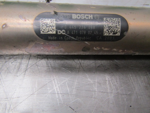 MERCEDES ACTROS MP4 OM471-6 FUEL RAIL BOSCH P/NO 0445 226 088 MERCEDS P/NO A4710780245 - Motor y piezas para Camión: foto 2 MERCEDES ACTROS MP4 OM471-6 FUEL RAIL BOSCH P/NO 0445 226 088 MERCEDS P/NO A4710780245 - Motor y piezas para Camión: foto 2