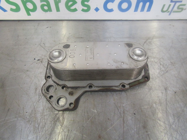MERCEDES OM906 EURO 5 1829 OIL COOLER A001806765 - Motor y piezas para Camión: foto 2 MERCEDES OM906 EURO 5 1829 OIL COOLER A001806765 - Motor y piezas para Camión: foto 2