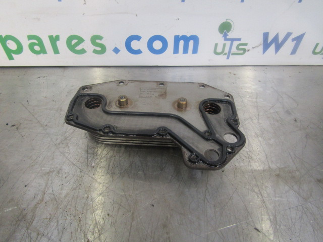 MERCEDES OM906 EURO 5 1829 OIL COOLER A001806765 - Motor y piezas para Camión: foto 1 MERCEDES OM906 EURO 5 1829 OIL COOLER A001806765 - Motor y piezas para Camión: foto 1