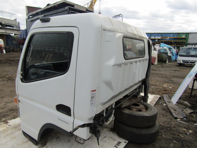 MITSUBISHI FUSO 7C 15/18 CAB (2014) - Cabina para Camión: foto 5 MITSUBISHI FUSO 7C 15/18 CAB (2014) - Cabina para Camión: foto 5