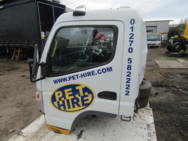 MITSUBISHI FUSO 7C15/18 CAB 2012 - Cabina para Camión: foto 4 MITSUBISHI FUSO 7C15/18 CAB 2012 - Cabina para Camión: foto 4