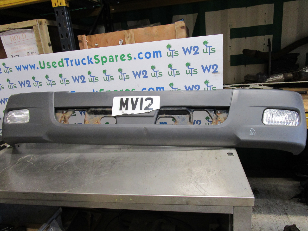 MITSUBISHI FUSO FRONT BUMPER - Cabina e interior para Camión: foto 1 MITSUBISHI FUSO FRONT BUMPER - Cabina e interior para Camión: foto 1