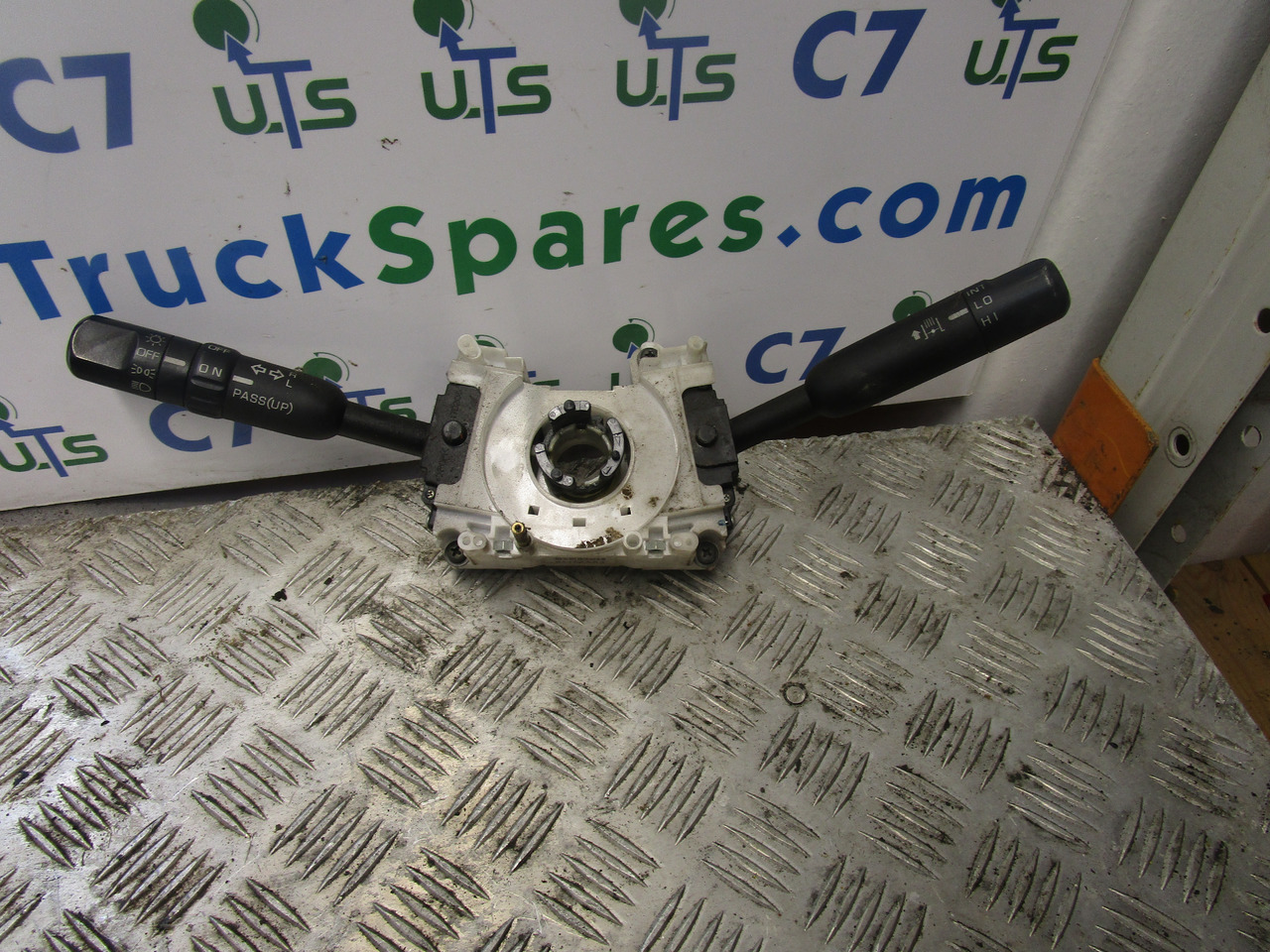 MITSUBISHI FUSO INDICATOR/WIPER STALK P/NO MK387564 - Cabina e interior para Camión: foto 1 MITSUBISHI FUSO INDICATOR/WIPER STALK P/NO MK387564 - Cabina e interior para Camión: foto 1