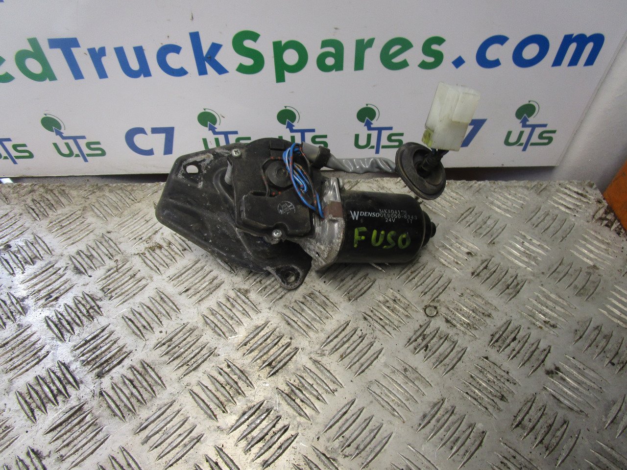 MITSUBISHI FUSO WIPER MOTOR P/NO MK404175 - Cabina e interior para Camión: foto 1 MITSUBISHI FUSO WIPER MOTOR P/NO MK404175 - Cabina e interior para Camión: foto 1