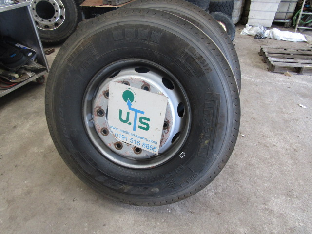 PIRELLI 315/80/22.5 FRONT 2022 ALMOST NEW ONLY 1000KM COMPLETE ON RIMS - Neumático para Camión: foto 1 PIRELLI 315/80/22.5 FRONT 2022 ALMOST NEW ONLY 1000KM COMPLETE ON RIMS - Neumático para Camión: foto 1