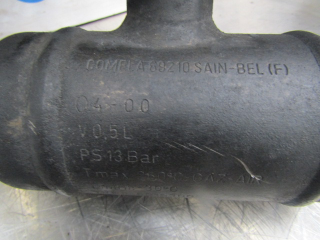 RENAULT PREMIUM COMPRESSOR PIPE & CHAMBER TYPE 5010300526 - Motor y piezas para Camión: foto 3 RENAULT PREMIUM COMPRESSOR PIPE & CHAMBER TYPE 5010300526 - Motor y piezas para Camión: foto 3