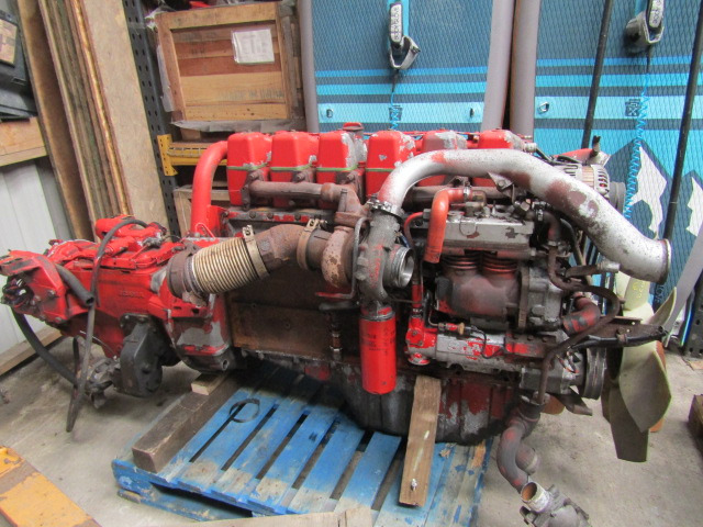 SCANIA P94 260 ENGINE & GEARBOX TYPE DSC9-12 COMPLETE WITH MANUAL PUMP - Caja de cambios para Camión: foto 1 SCANIA P94 260 ENGINE & GEARBOX TYPE DSC9-12 COMPLETE WITH MANUAL PUMP - Caja de cambios para Camión: foto 1