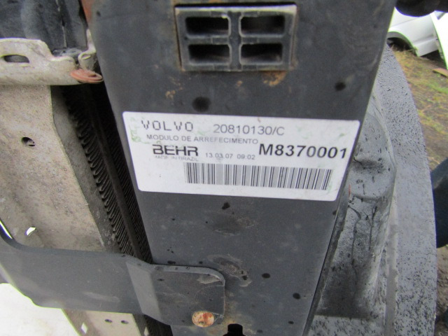 VOLVO FL7 FE240 RADIATOR/INTERCOOLER PACK P/NO 20810130 / C - Radiador para Camión: foto 2 VOLVO FL7 FE240 RADIATOR/INTERCOOLER PACK P/NO 20810130 / C - Radiador para Camión: foto 2