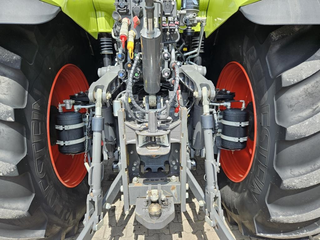 Tractor CLAAS AXION 810 CMATIC: foto 22