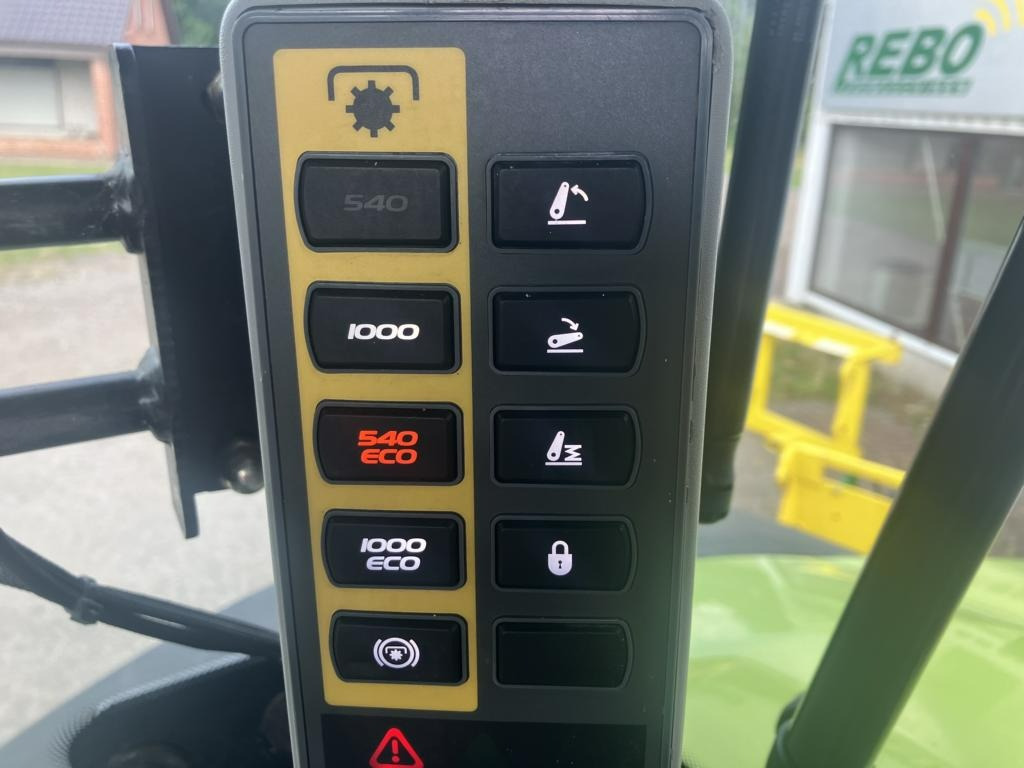 Tractor CLAAS AXION 830 CMATIC: foto 12